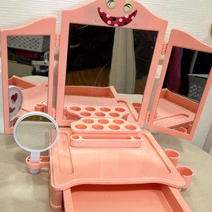 Girls Vanity and makeup organizer/storage